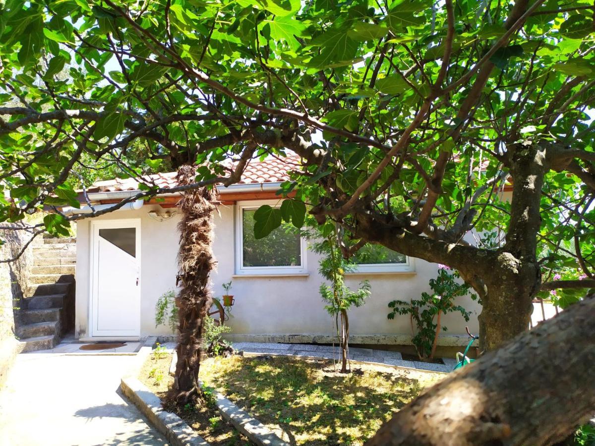 Lili House *